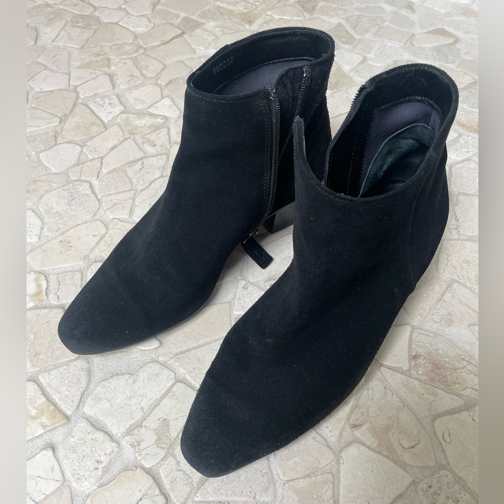 Aquatalia suede bootie 371/2
